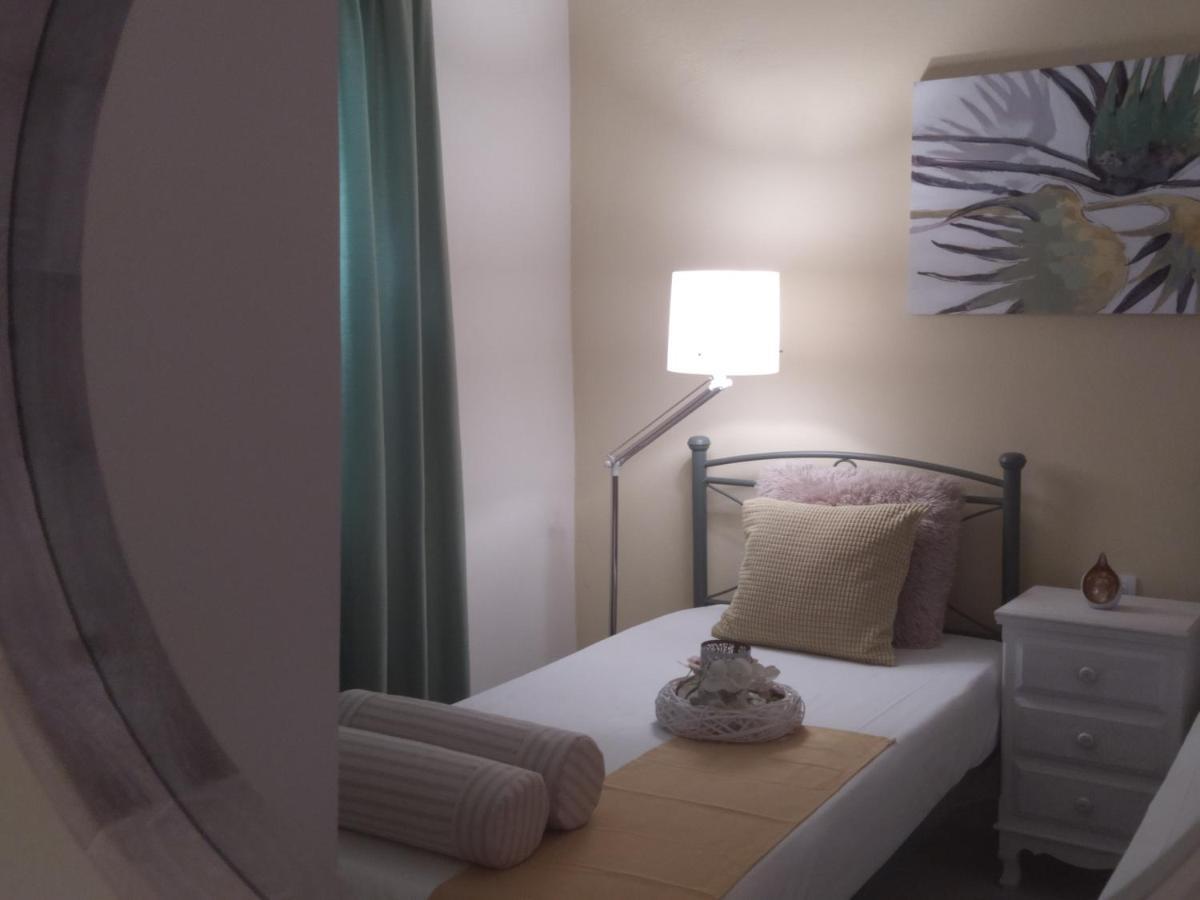Roza's And Apartment Benitses (Corfu)
