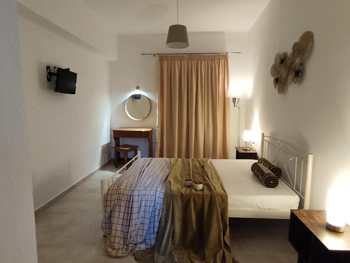 Roza's And Apartment Benitses (Corfu)