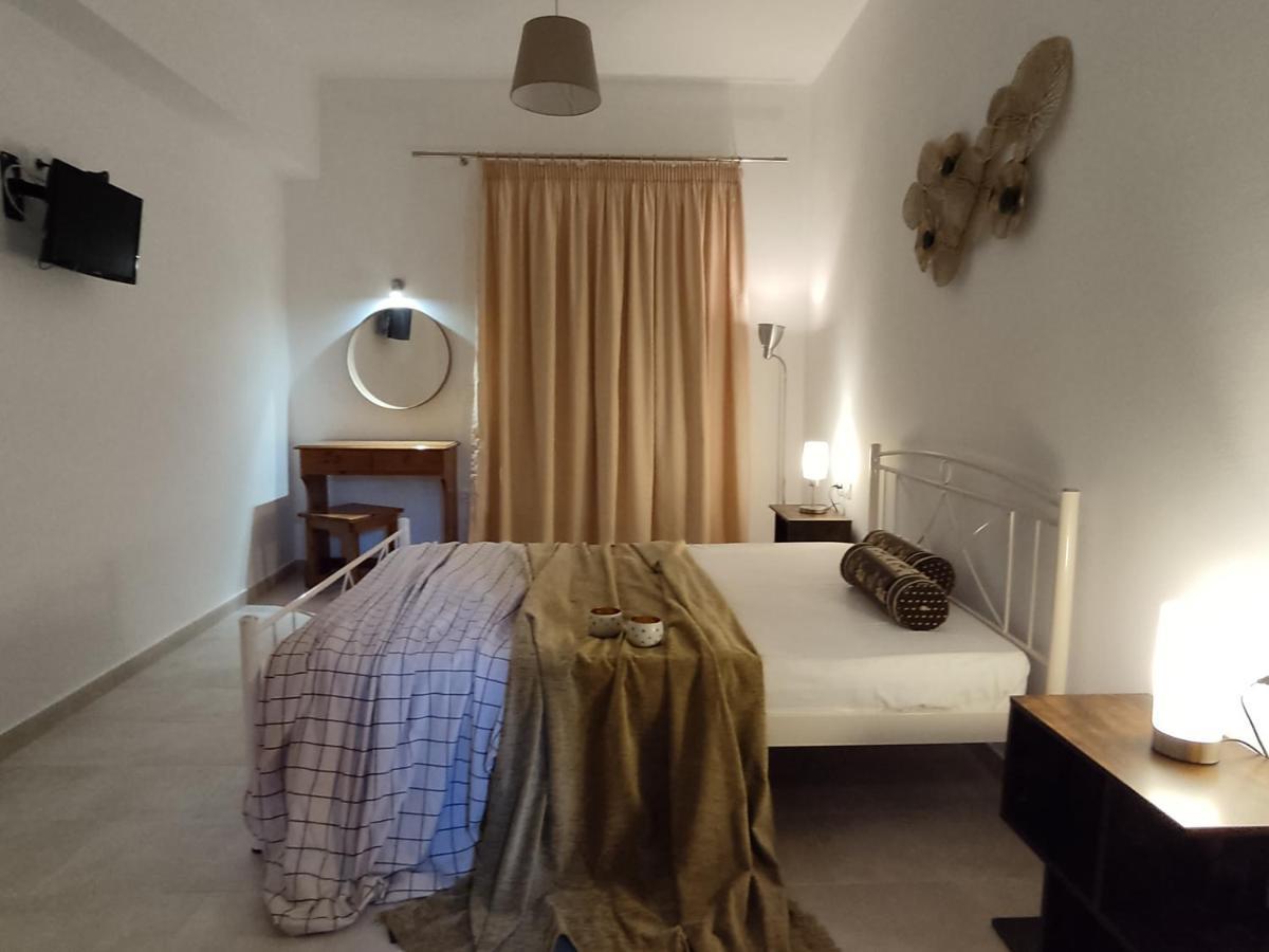 Apartment Roza's And Benitses (Corfu)