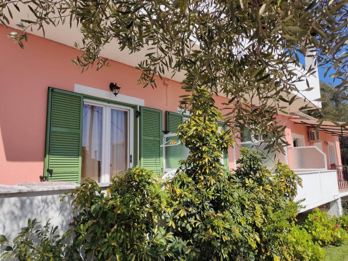 Apartment Roza's And