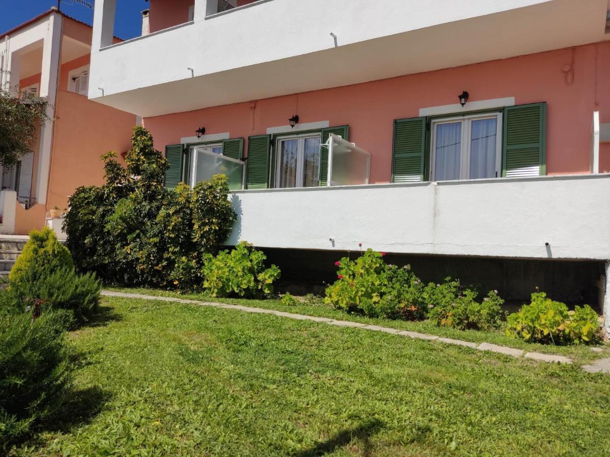 Apartment Roza's And