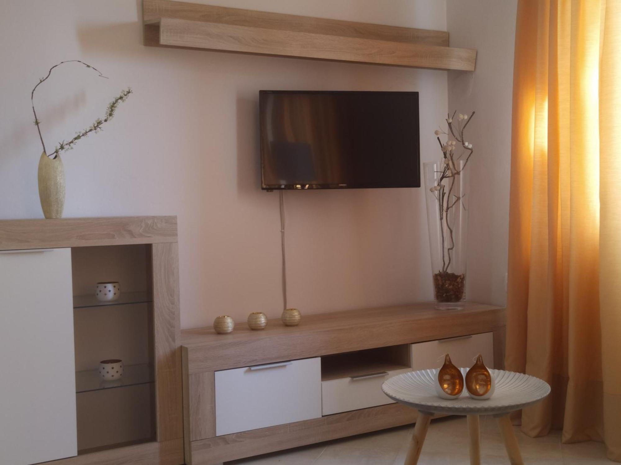 Roza's And Apartament Benitses (Corfu)