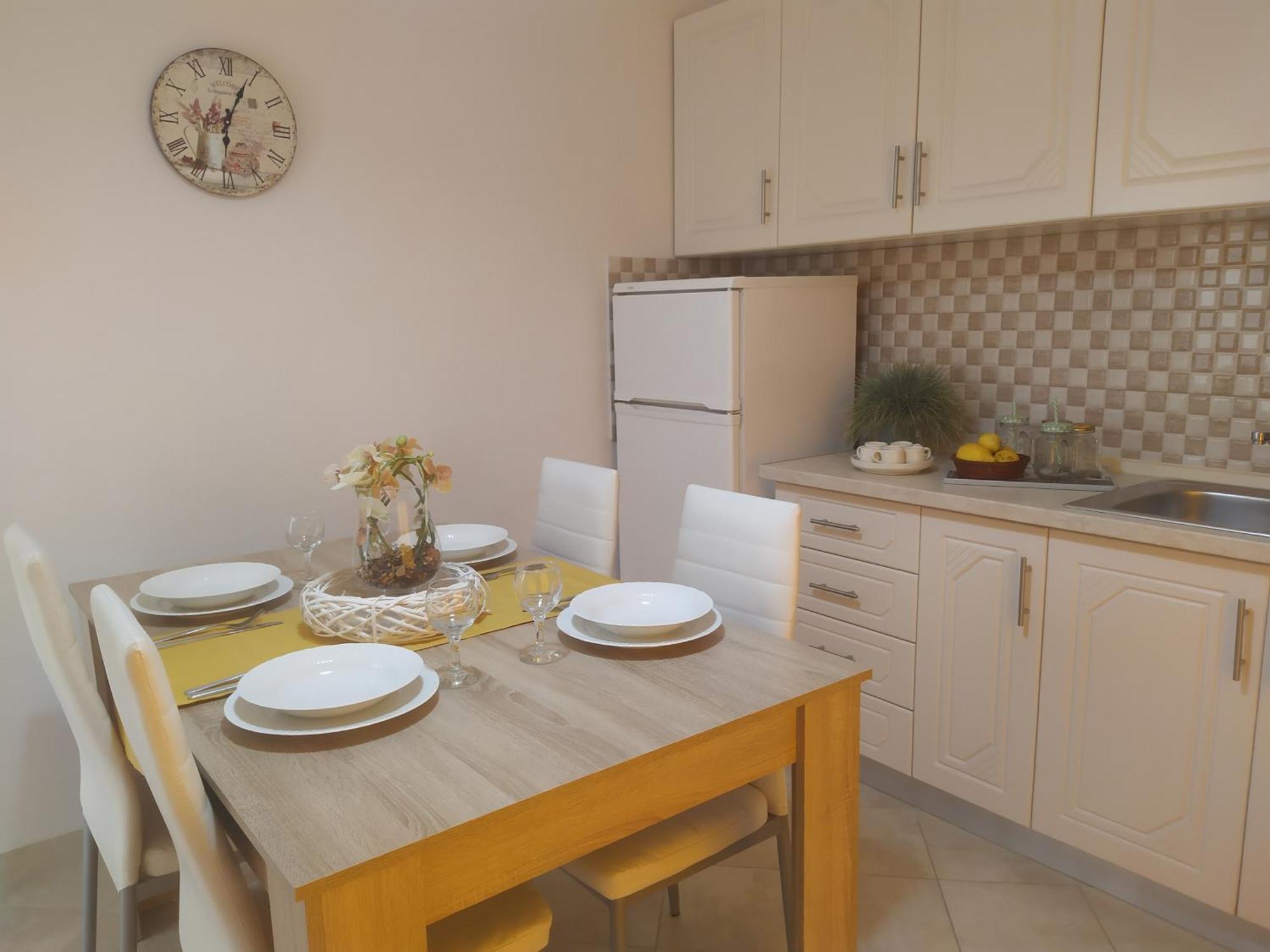 Apartment Roza's And Benitses (Corfu)