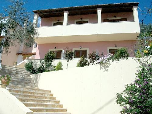 Roza's And Apartment Benitses (Corfu)