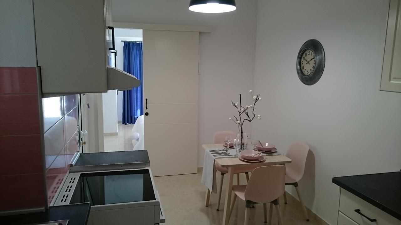 Roza's And Apartment