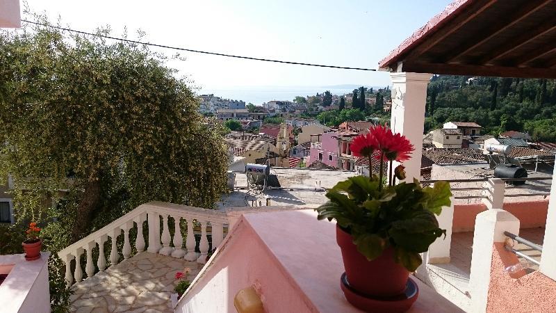 Apartment Roza's And *