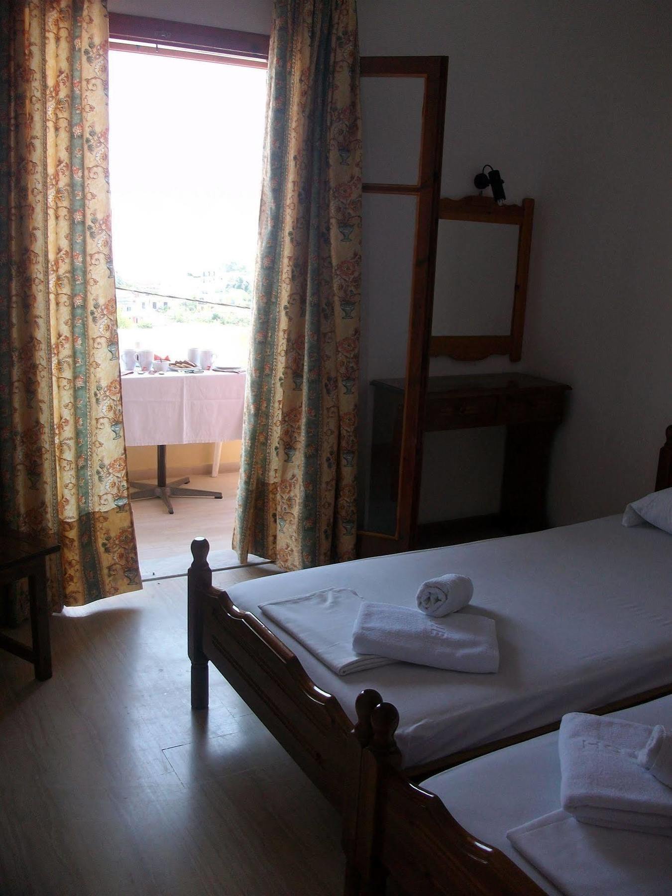 Roza's And Apartment