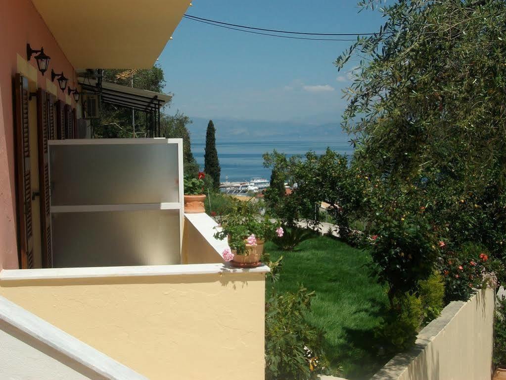 Roza's And * Benitses (Corfu)