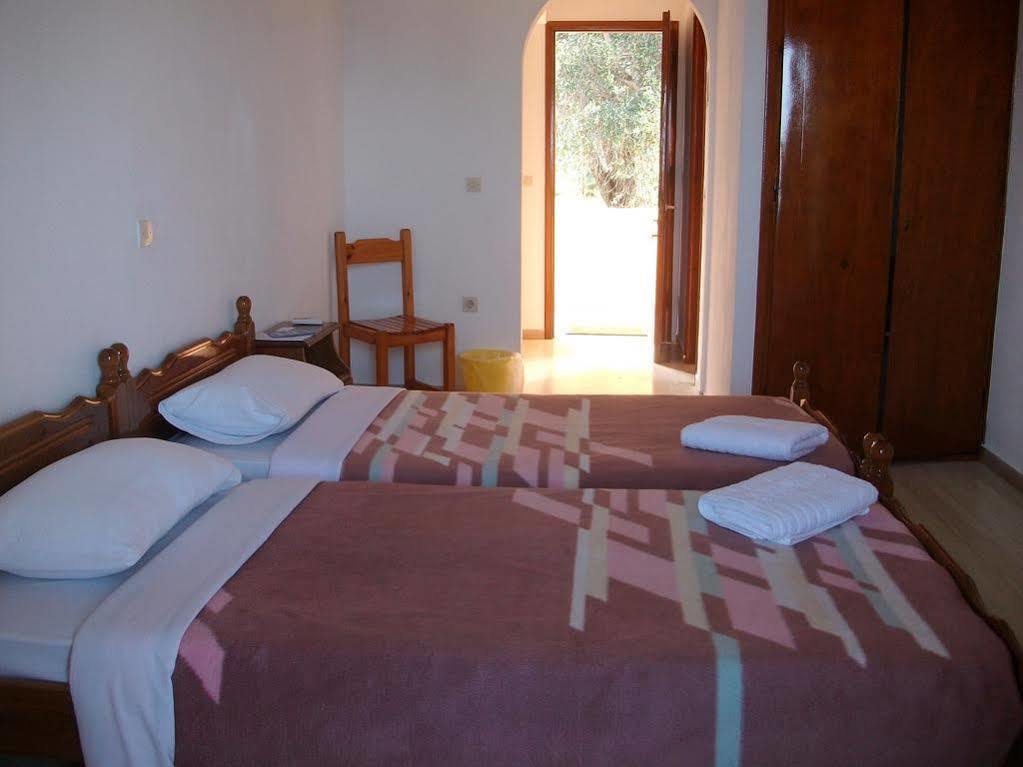 Roza's And Apartament Benitses (Corfu)