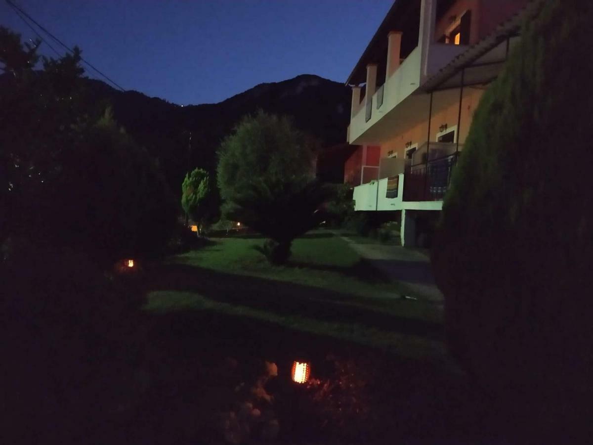 Roza's And Apartment Benitses (Corfu)